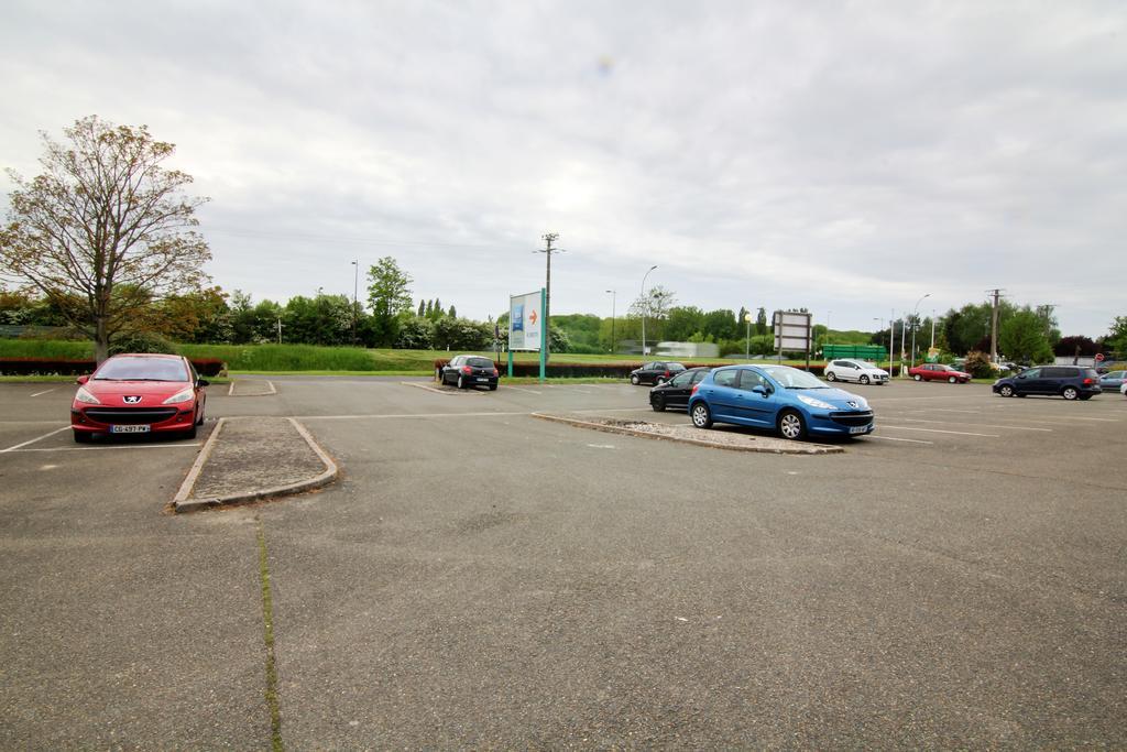 Ibis Budget Châteaudun Exterior foto