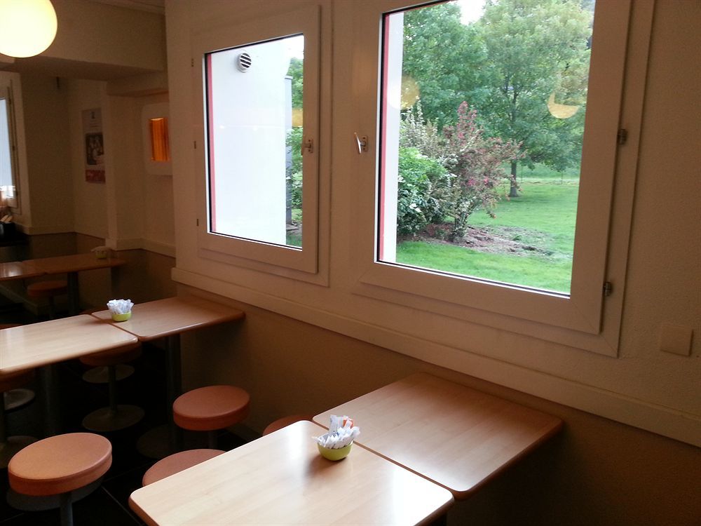 Ibis Budget Châteaudun Exterior foto