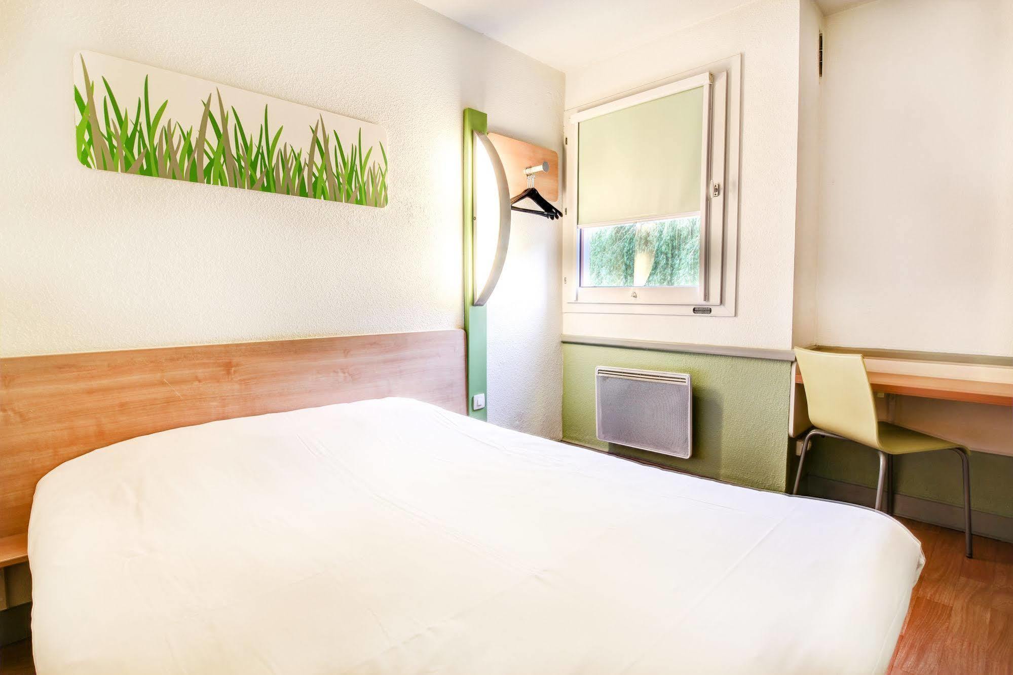 Ibis Budget Châteaudun Exterior foto